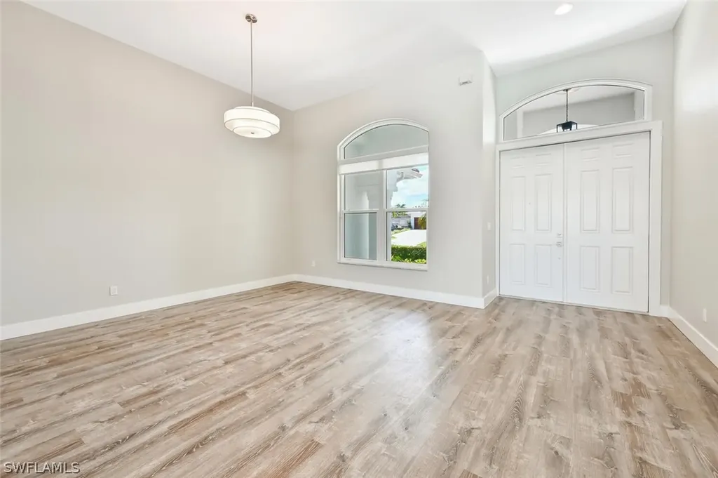 4231 Crayton Road Naples FL 34103