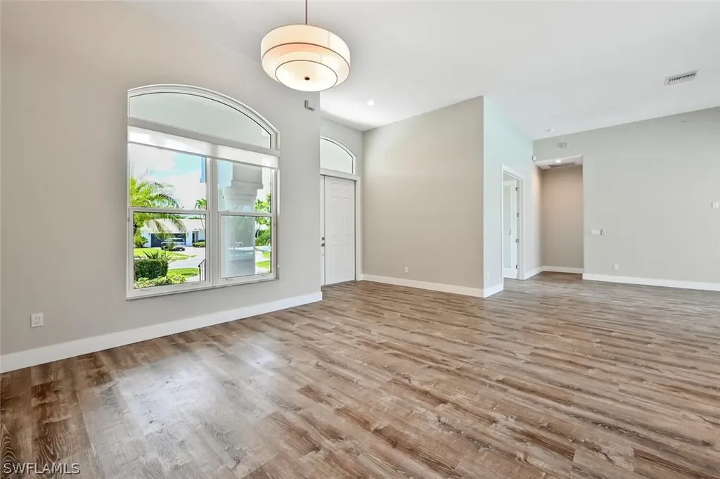 4231 Crayton Road Naples FL 34103