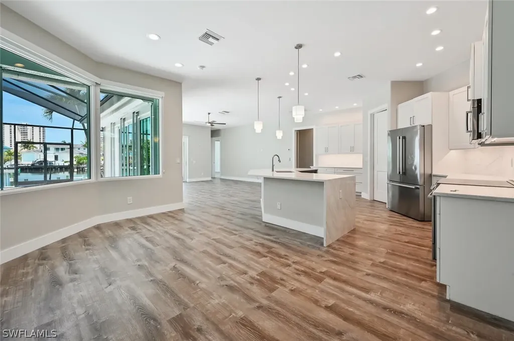 4231 Crayton Road Naples FL 34103