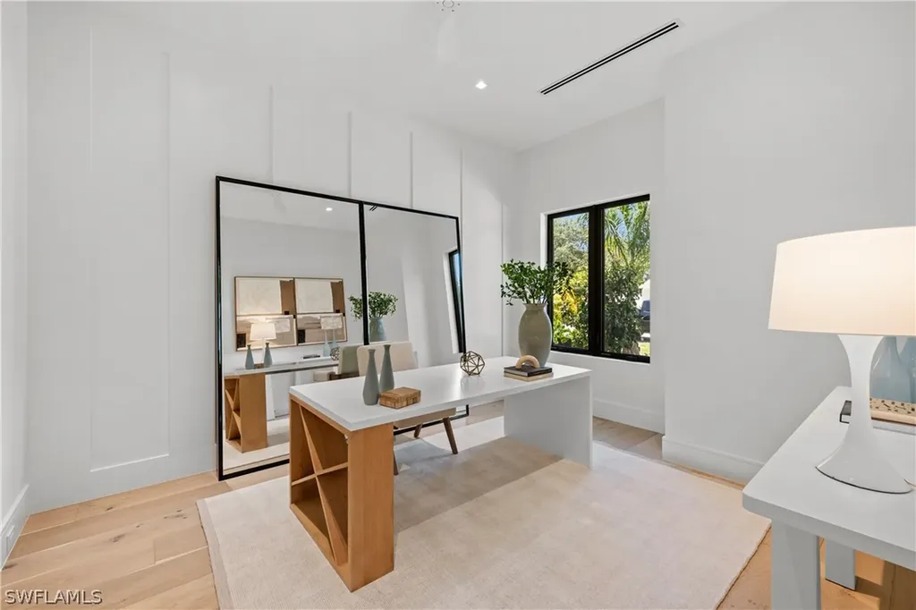 850 10th Street N Naples FL 34102