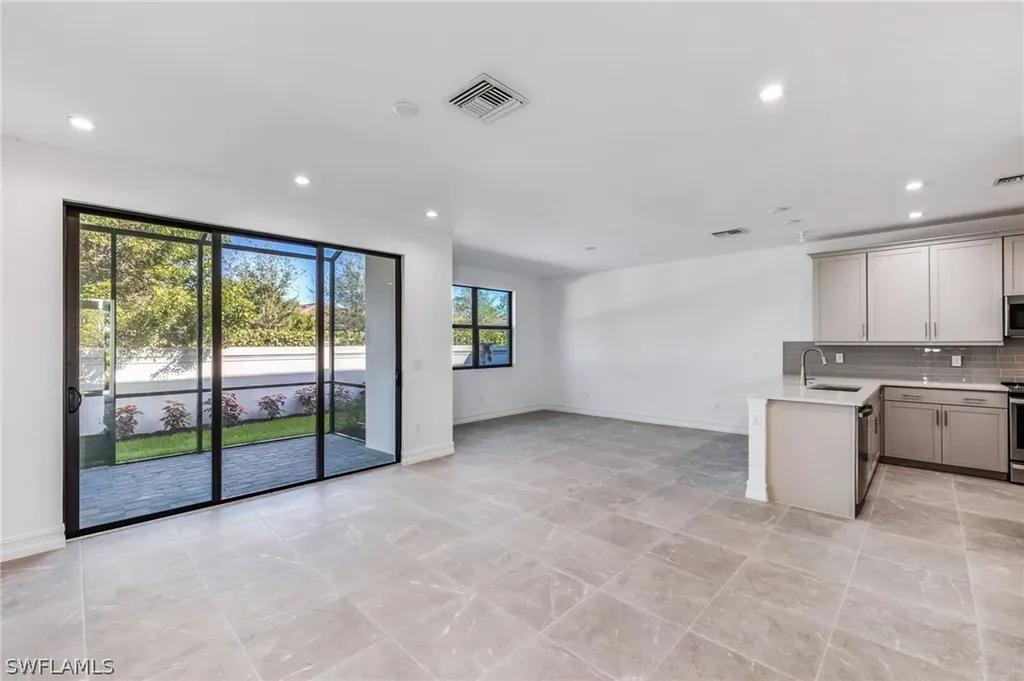 7574 Rockefeller Drive Naples FL 34119