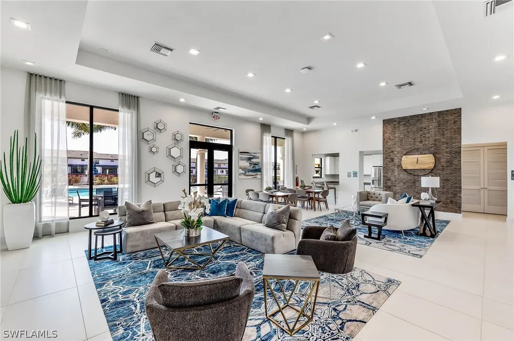 7574 Rockefeller Drive Naples FL 34119
