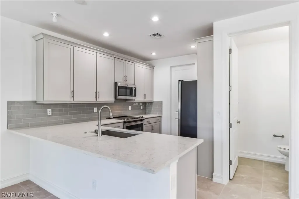 7574 Rockefeller Drive Naples FL 34119