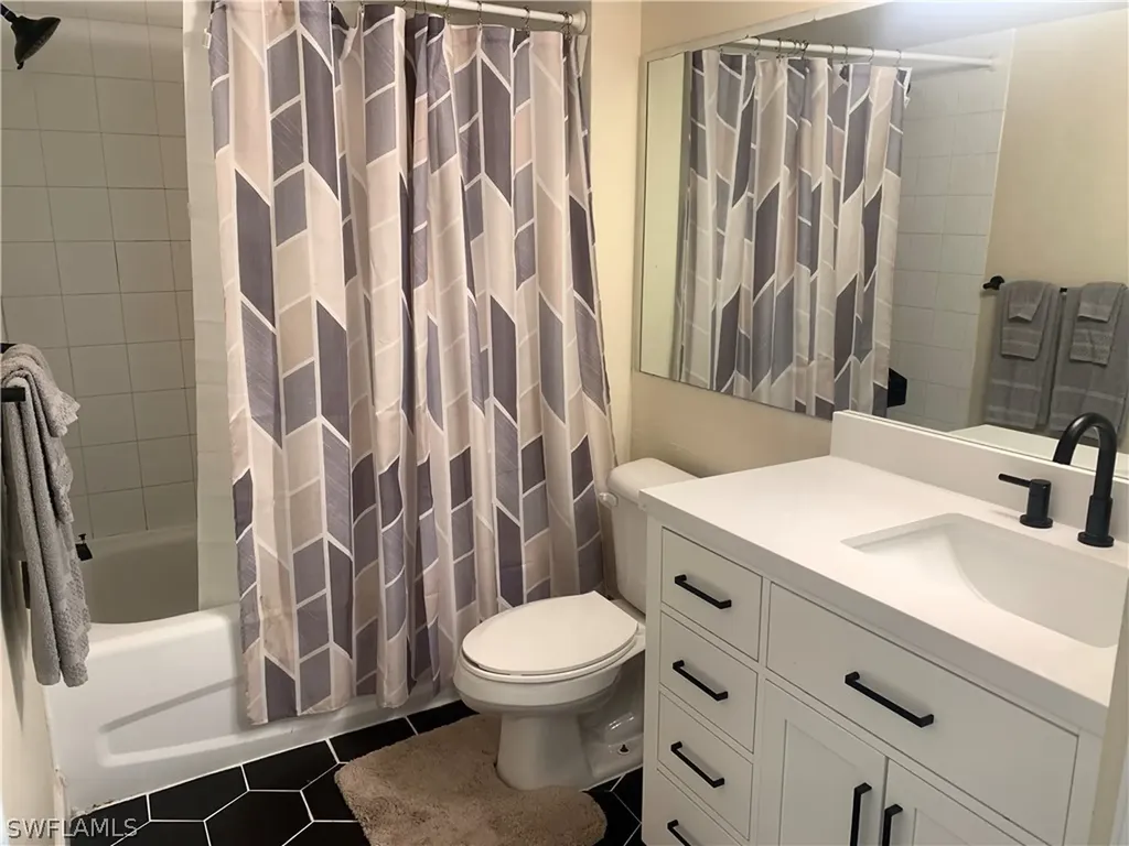1275 Wildwood Lakes Boulevard Naples FL 34104