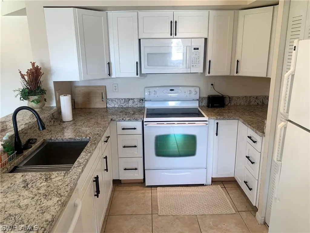 1275 Wildwood Lakes Boulevard Naples FL 34104