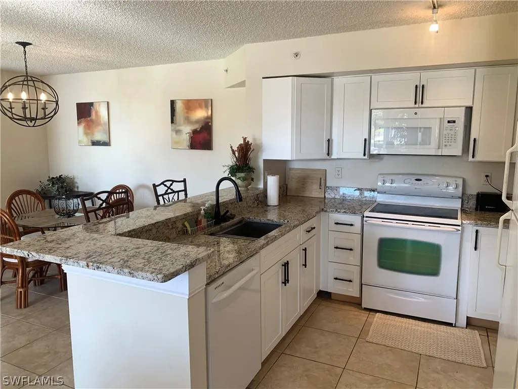 1275 Wildwood Lakes Boulevard Naples FL 34104