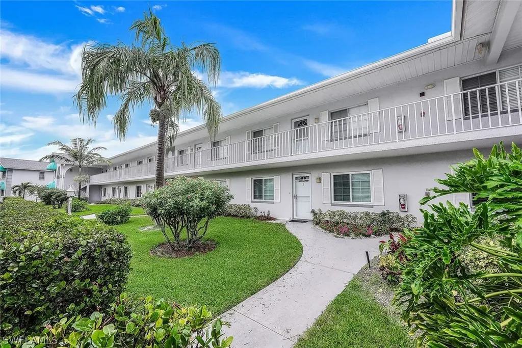 228 Belina Drive Naples FL 34104