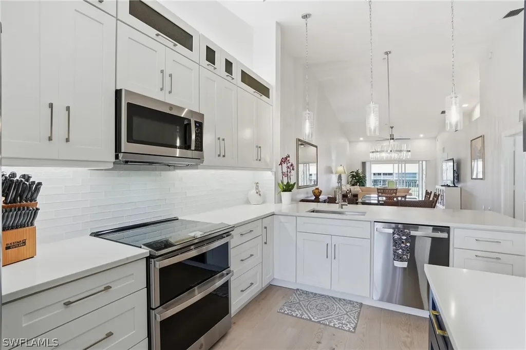 Naples FL, 2386 Magnolia Avenue, Unit 7816