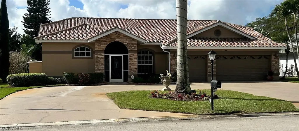 195 Palmetto Dunes Circle Naples FL 34113