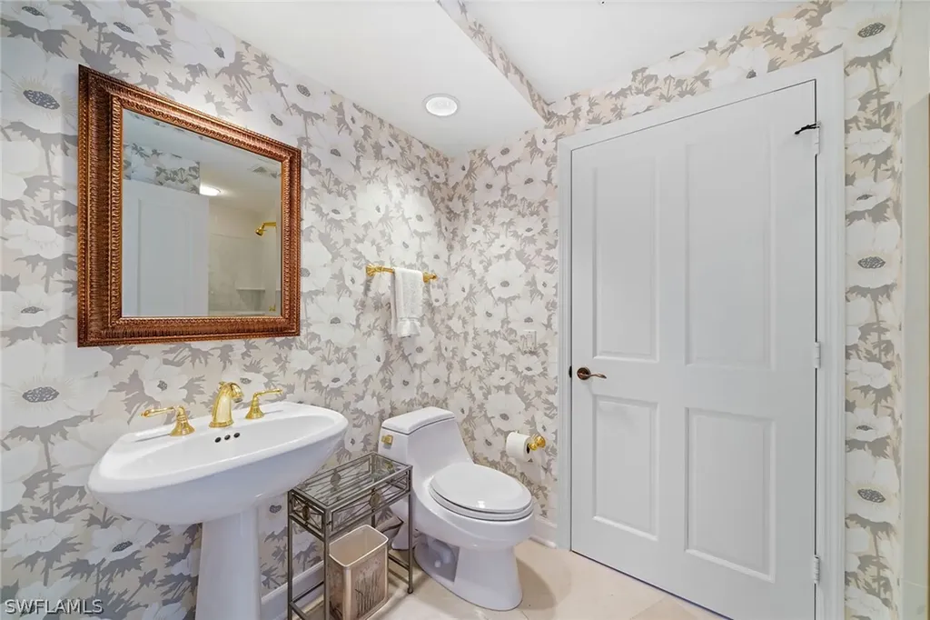 8665 Bay Colony Drive Naples FL 34108