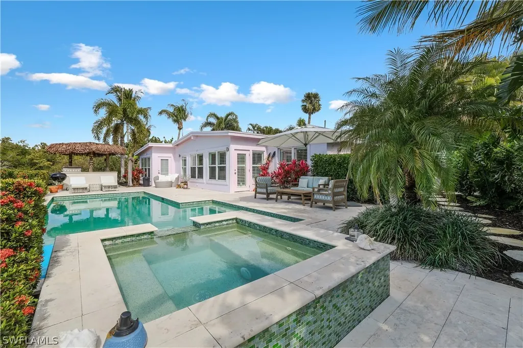 1712 Harbor Lane Naples FL 34104