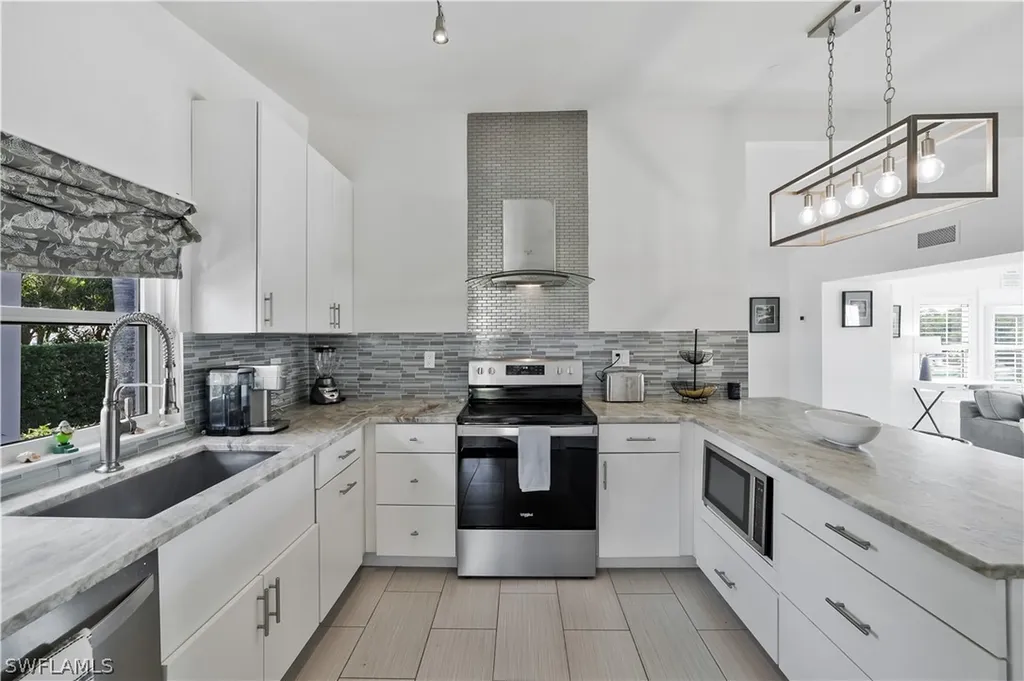1712 Harbor Lane Naples FL 34104