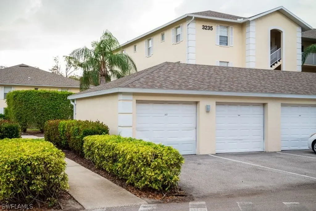 Naples FL, 3235 Cypress Glen Way, Unit 309