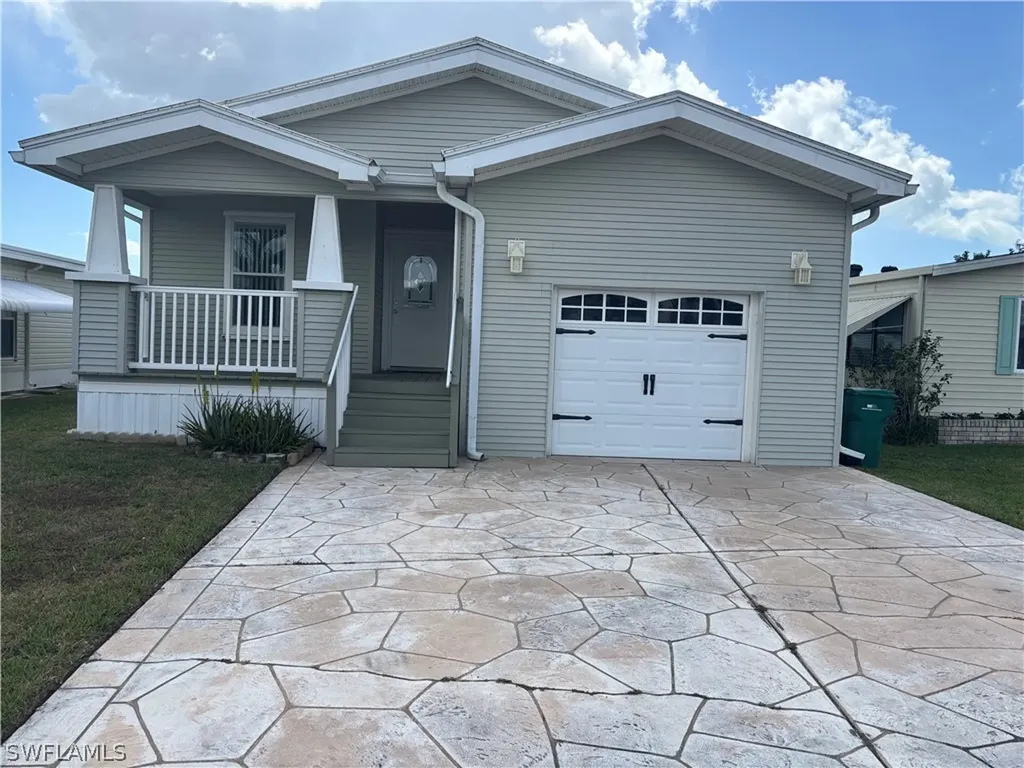12 Aquamarine Avenue Naples FL 34114