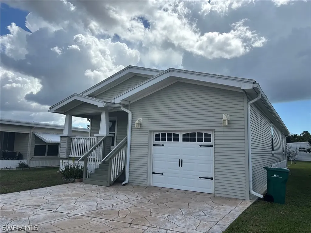 12 Aquamarine Avenue Naples FL 34114