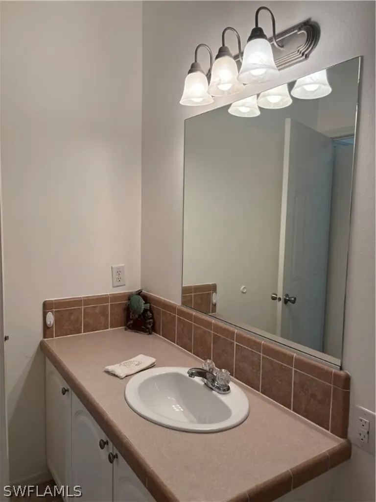 12 Aquamarine Avenue Naples FL 34114