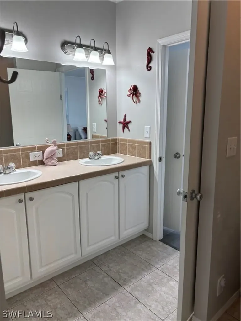 12 Aquamarine Avenue Naples FL 34114