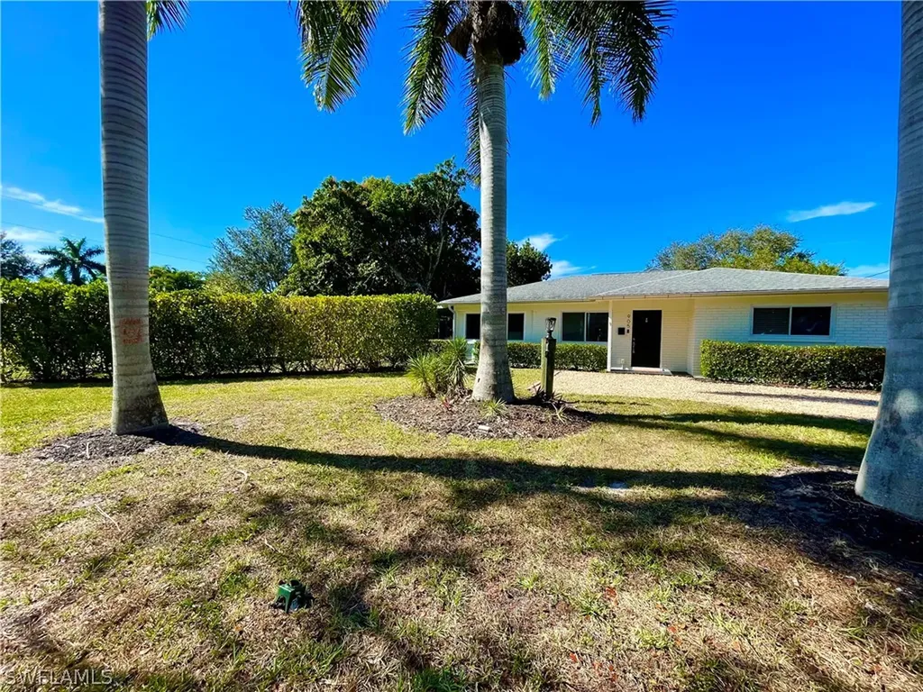 Naples FL, 905 13TH Street N