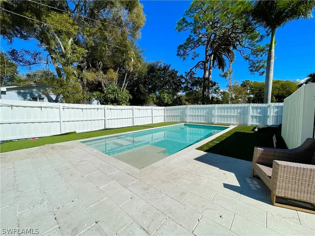 905 13th Street N Naples FL 34102