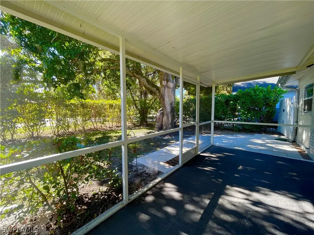 905 13th Street N Naples FL 34102