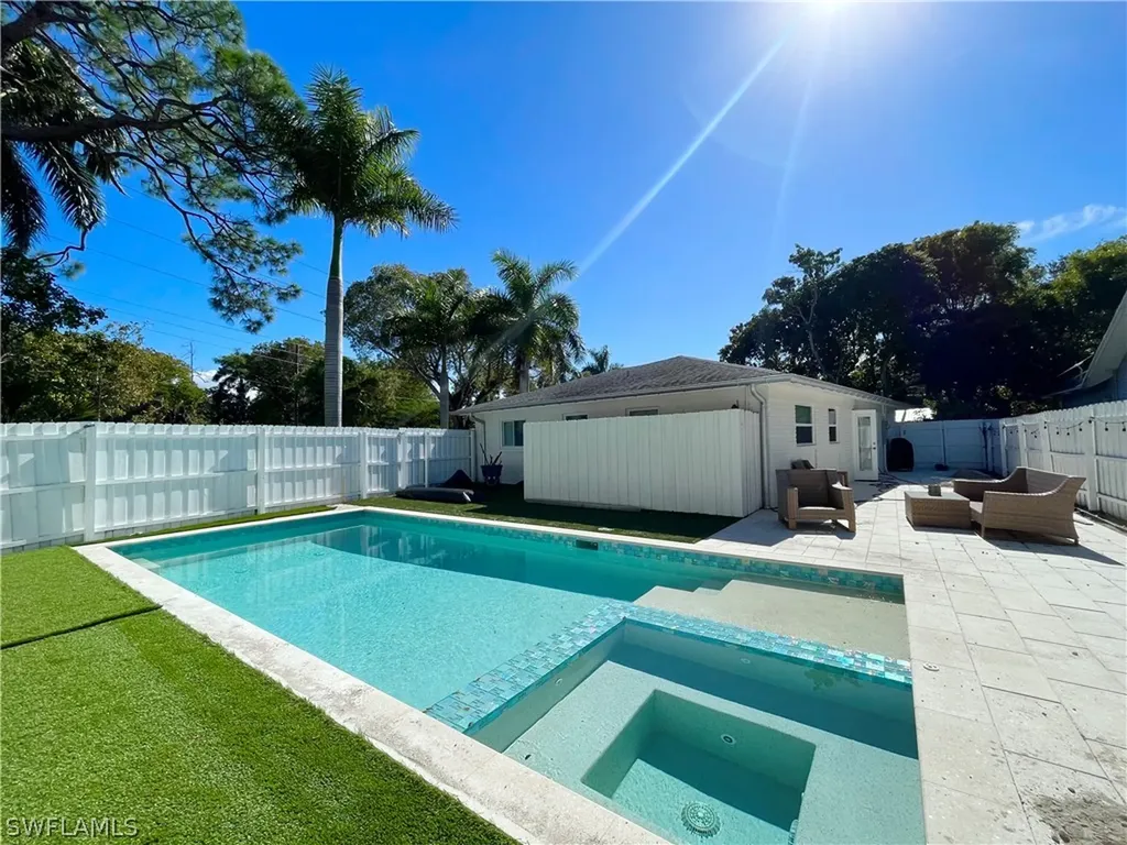 905 13th Street N Naples FL 34102