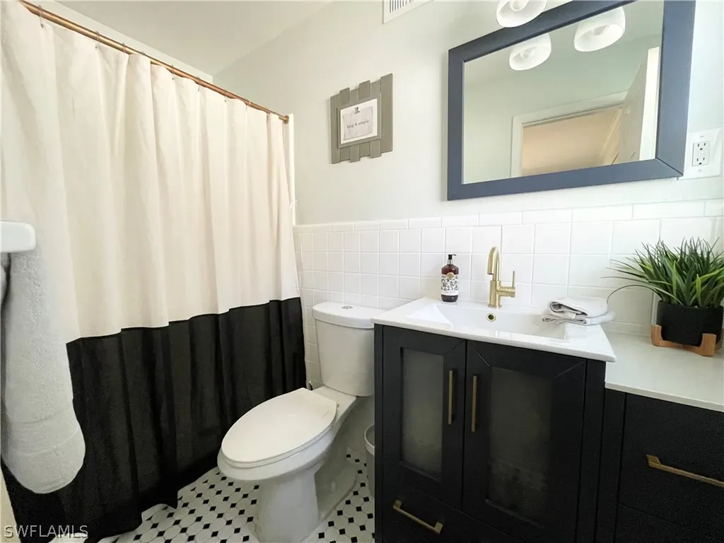 905 13th Street N Naples FL 34102
