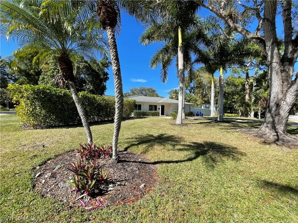 905 13th Street N Naples FL 34102