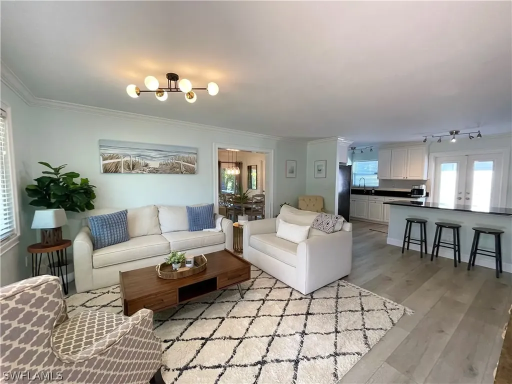 905 13th Street N Naples FL 34102