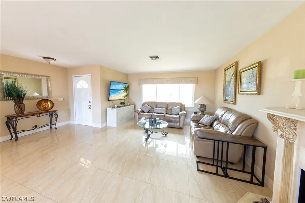188 Gulfstream Street Marco Island FL 34145