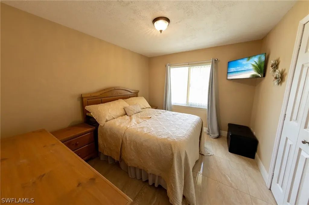 188 Gulfstream Street Marco Island FL 34145