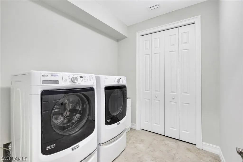 1621 Songbird Court Naples FL 34120