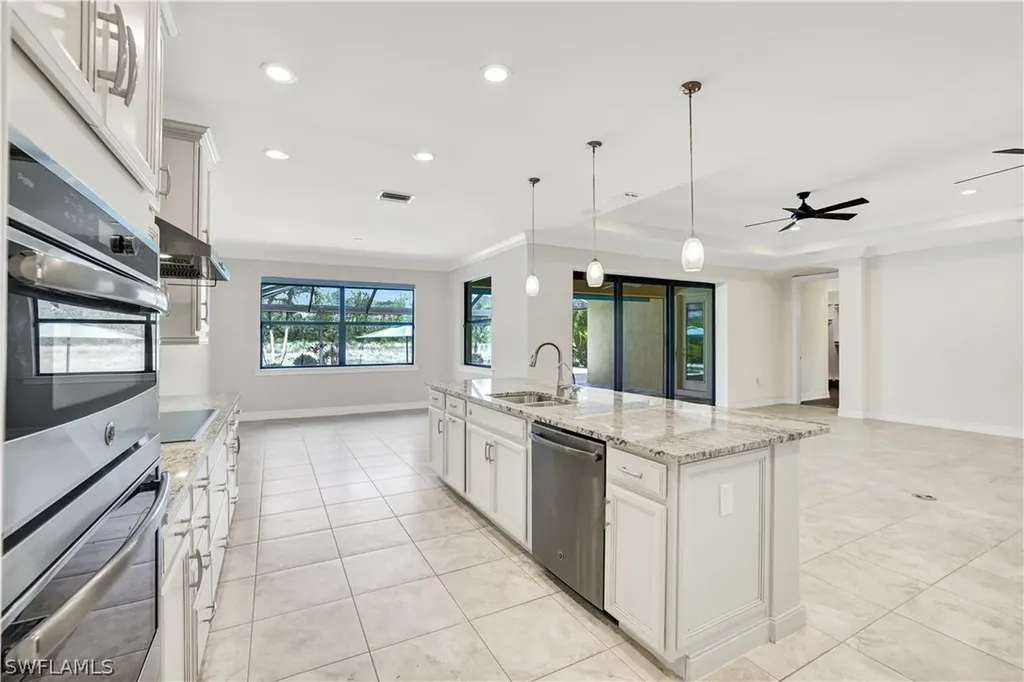 1621 Songbird Court Naples FL 34120