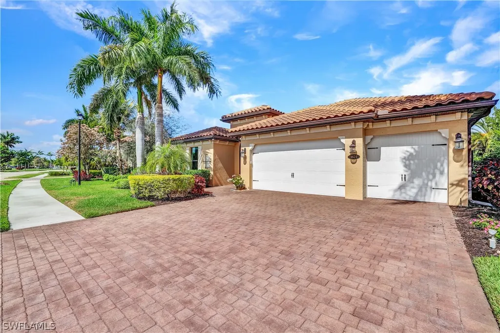 1621 Songbird Court Naples FL 34120