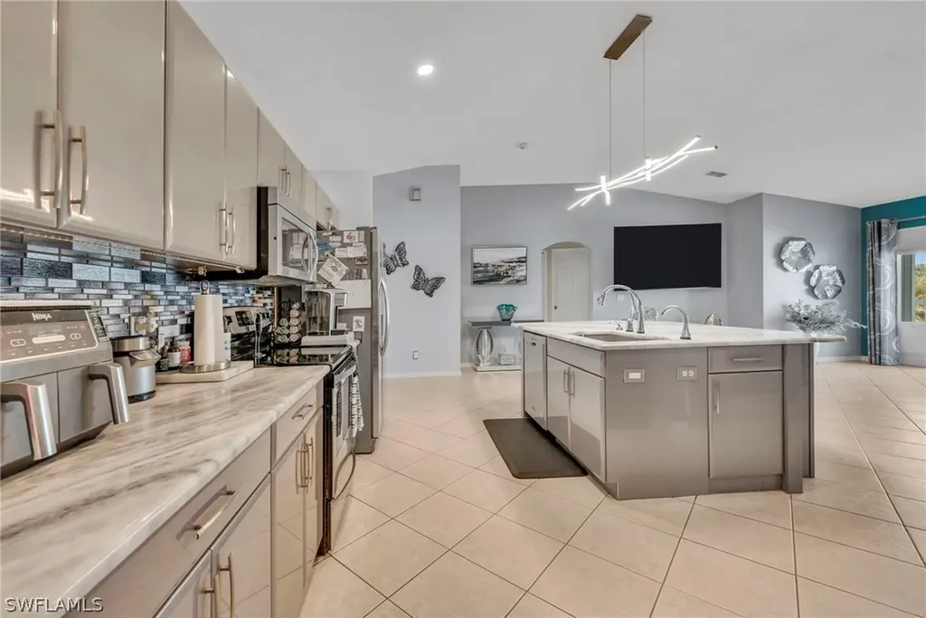 885 47th Avenue NE Naples FL 34120