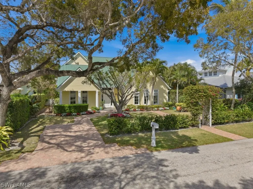 775 Broad Court N Naples FL 34102