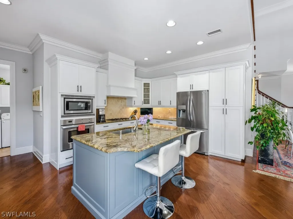 775 Broad Court N Naples FL 34102