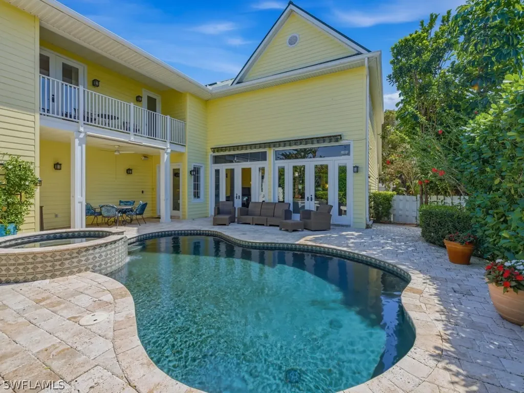 775 Broad Court N Naples FL 34102