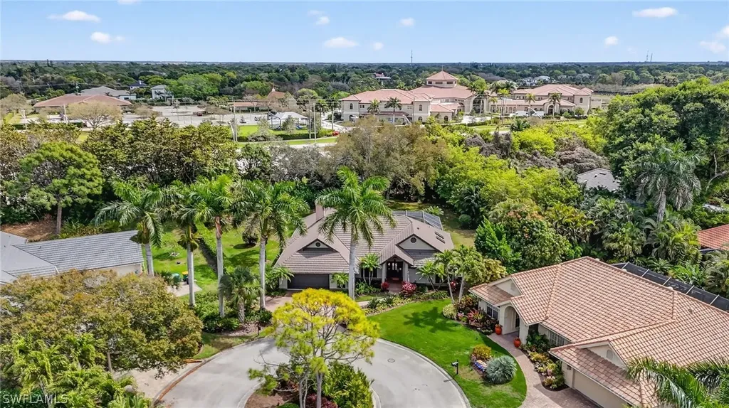 812 Pine Creek Lane Naples FL 34108