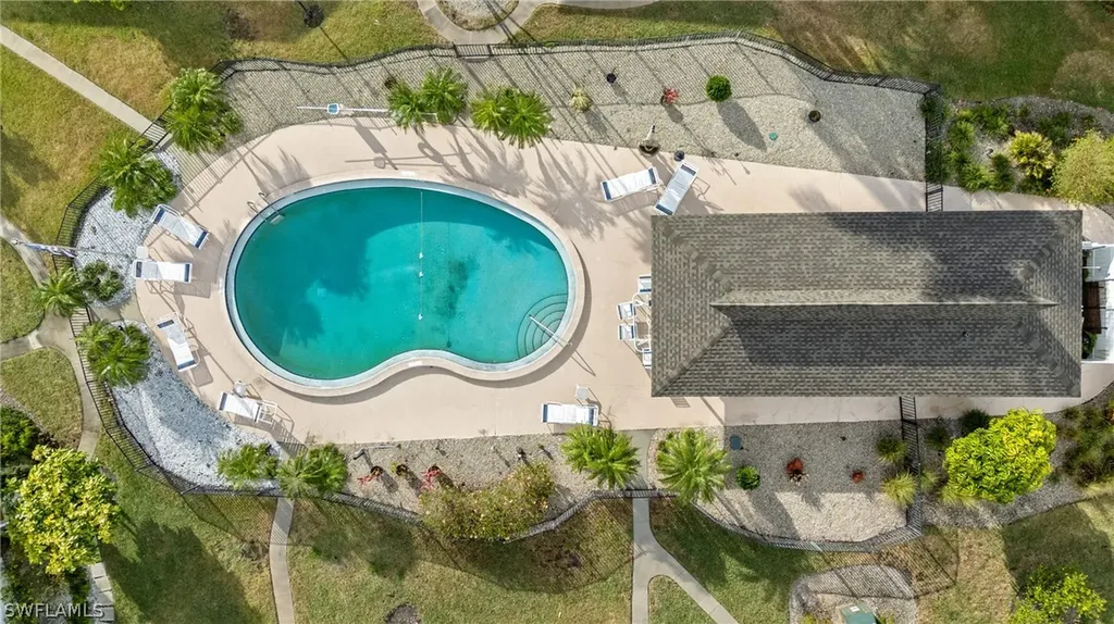 Naples FL, 180 Cypress Way E, Unit F137