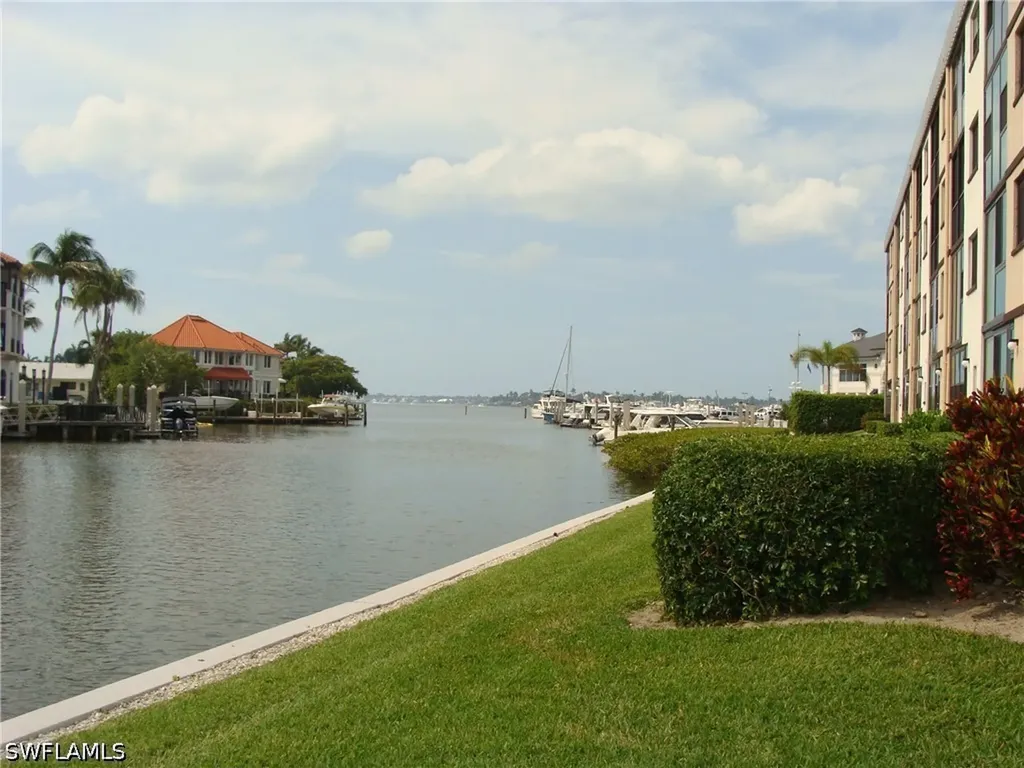 807 River Point Drive Naples FL 34102