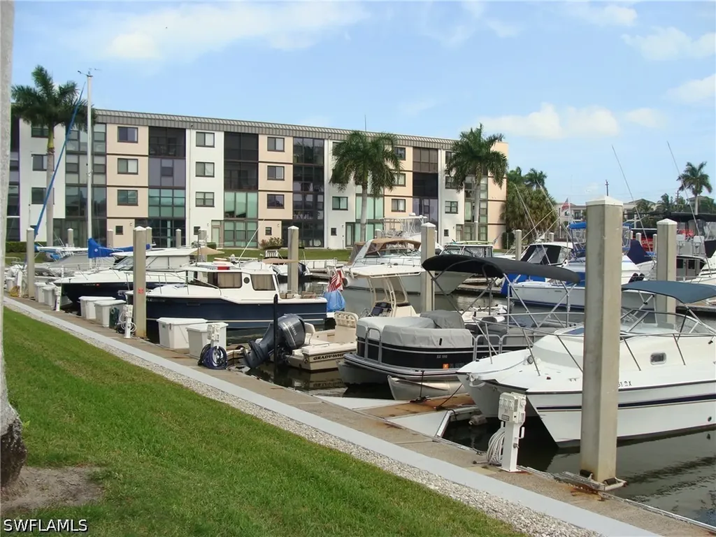 807 River Point Drive Naples FL 34102