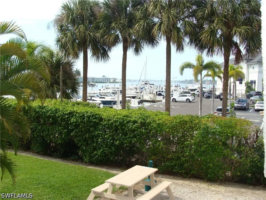 807 River Point Drive Naples FL 34102