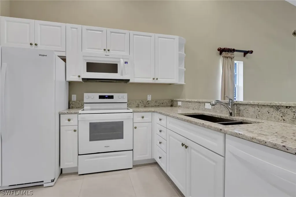 3555 Avion Woods Court Naples FL 34104