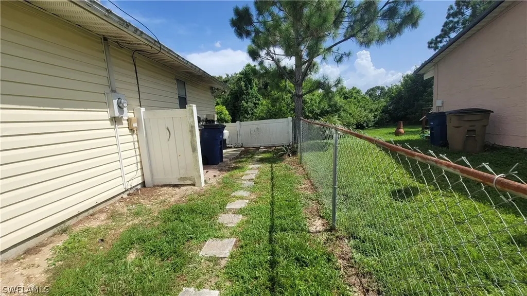 3711 10th Street SW Lehigh Acres FL 33976