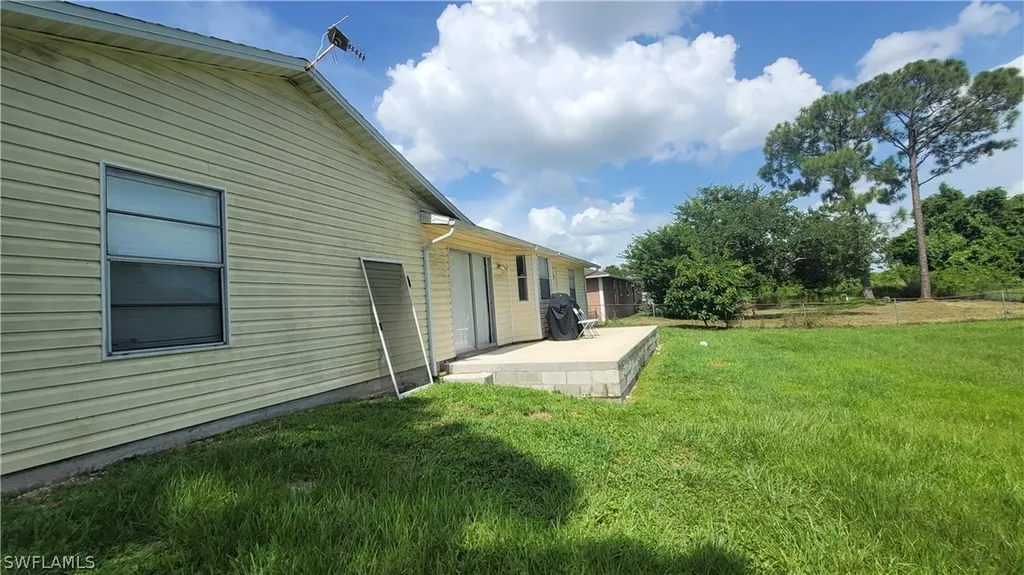 3711 10th Street SW Lehigh Acres FL 33976