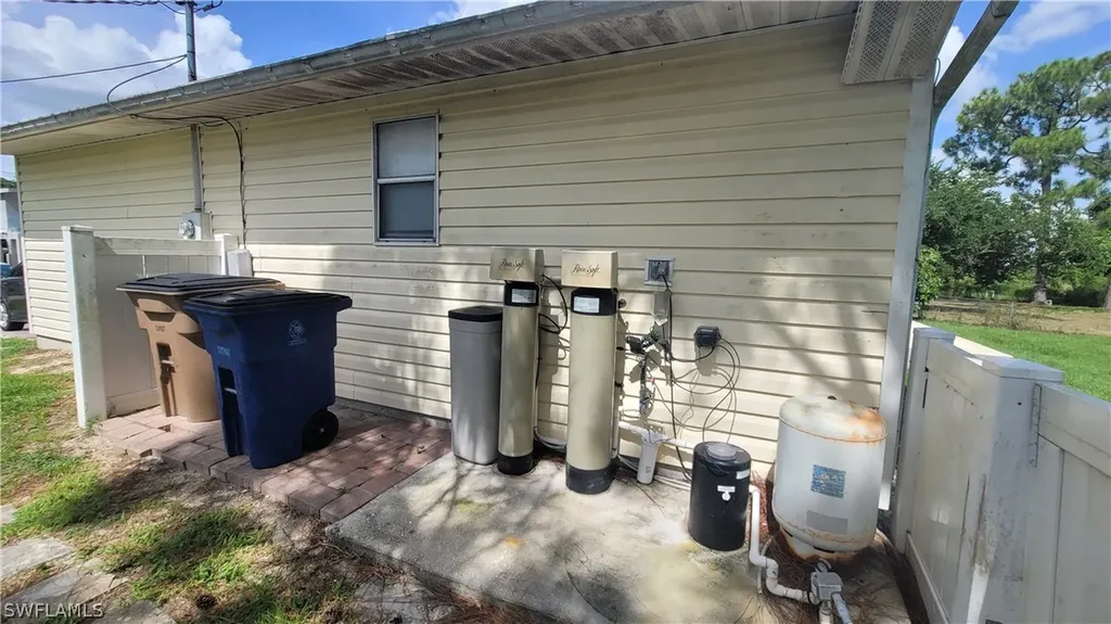 3711 10th Street SW Lehigh Acres FL 33976