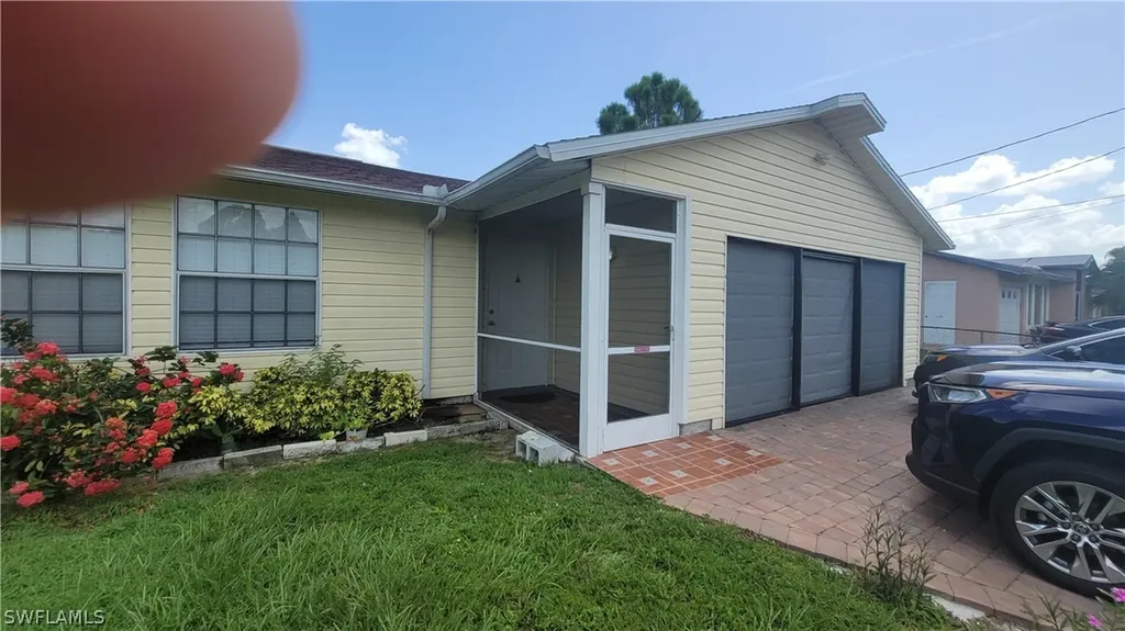 3711 10th Street SW Lehigh Acres FL 33976