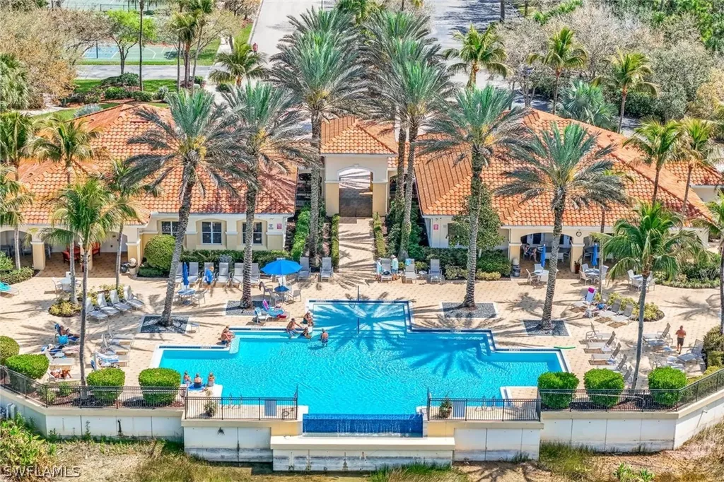 2040 Tarpon Bay Drive N Naples FL 34119