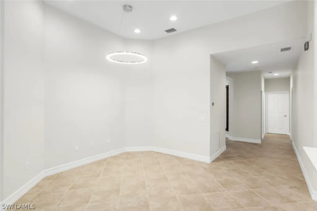 2040 Tarpon Bay Drive N Naples FL 34119