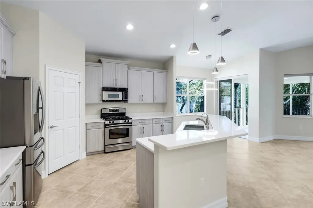 2040 Tarpon Bay Drive N Naples FL 34119